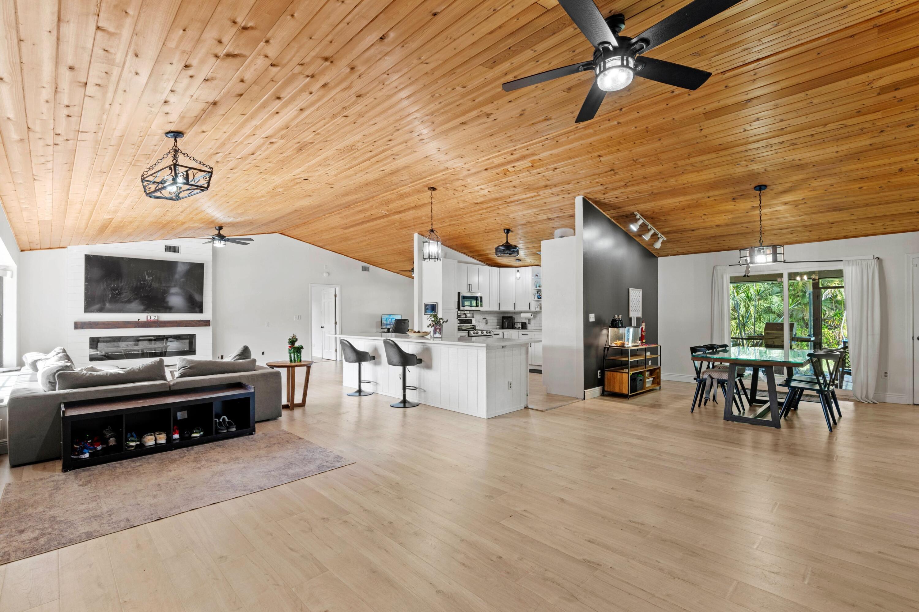 3-43-41~ E 207.50 FT OF W   662.50 FT OF N 240 FT - Residential