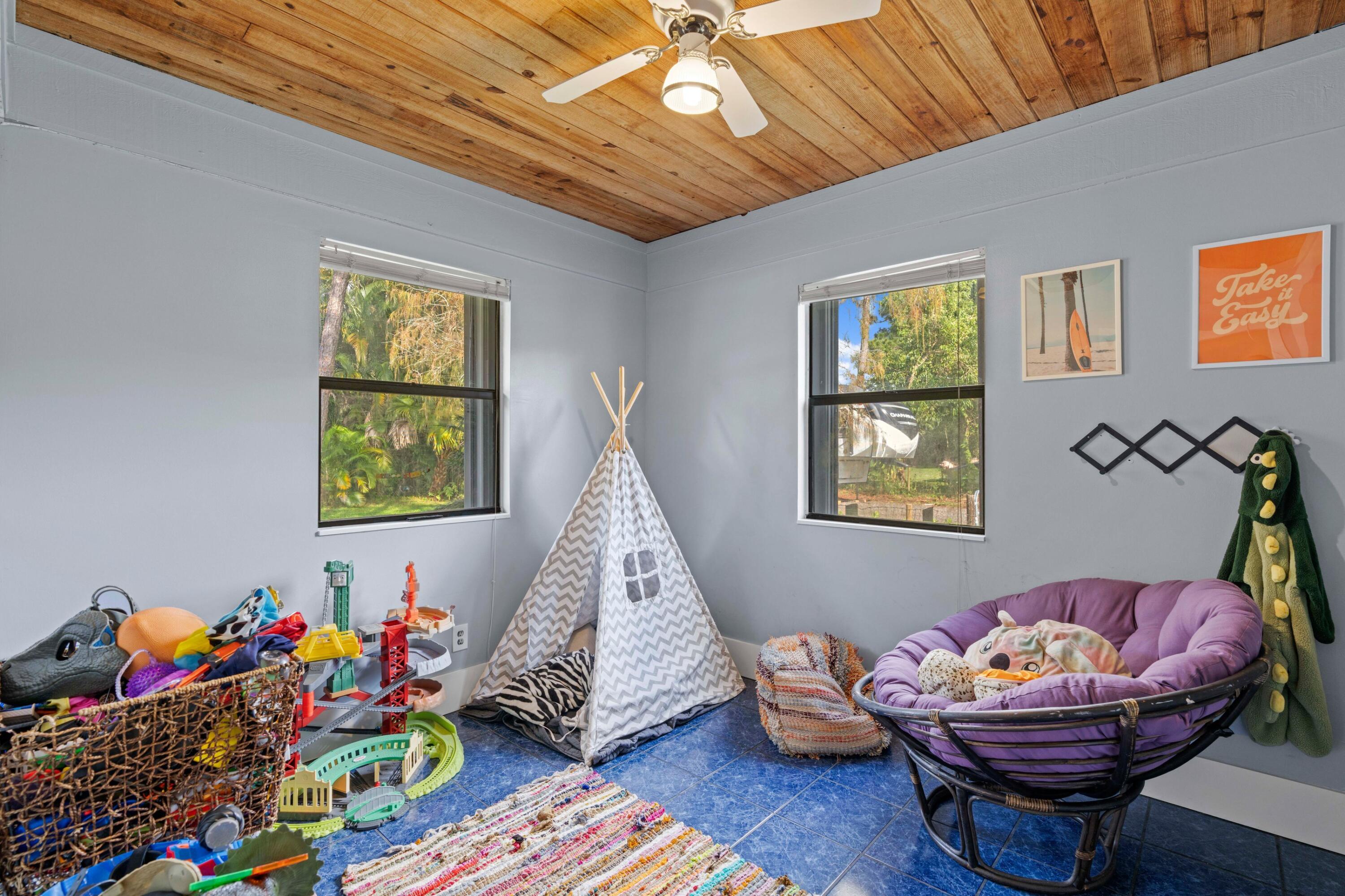 3-43-41~ E 207.50 FT OF W   662.50 FT OF N 240 FT - Residential