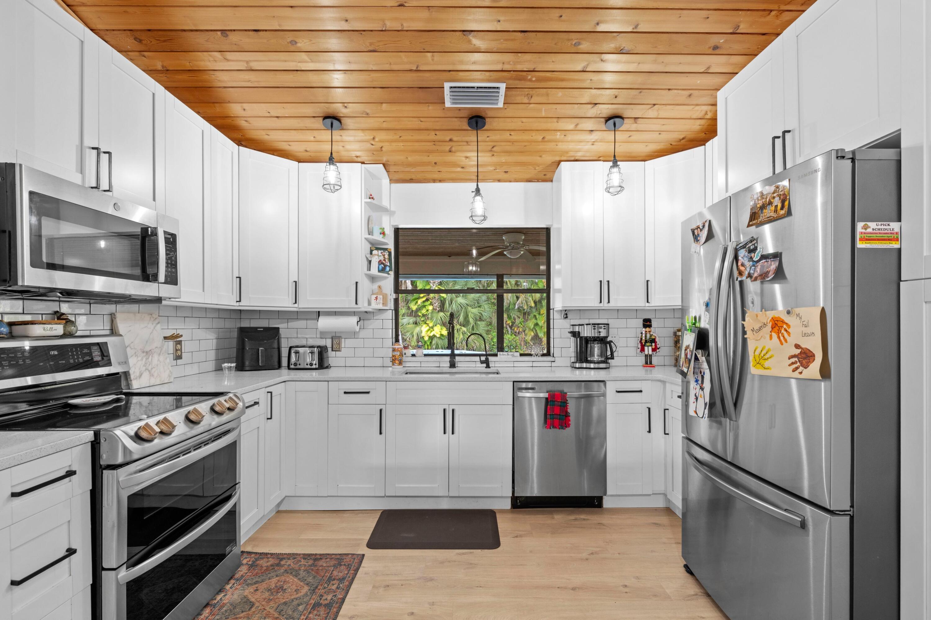 3-43-41~ E 207.50 FT OF W   662.50 FT OF N 240 FT - Residential