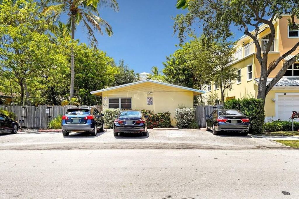 Photo of 617 SE 16th Street, Fort Lauderdale, FL 33316 (MLS # F10508330)