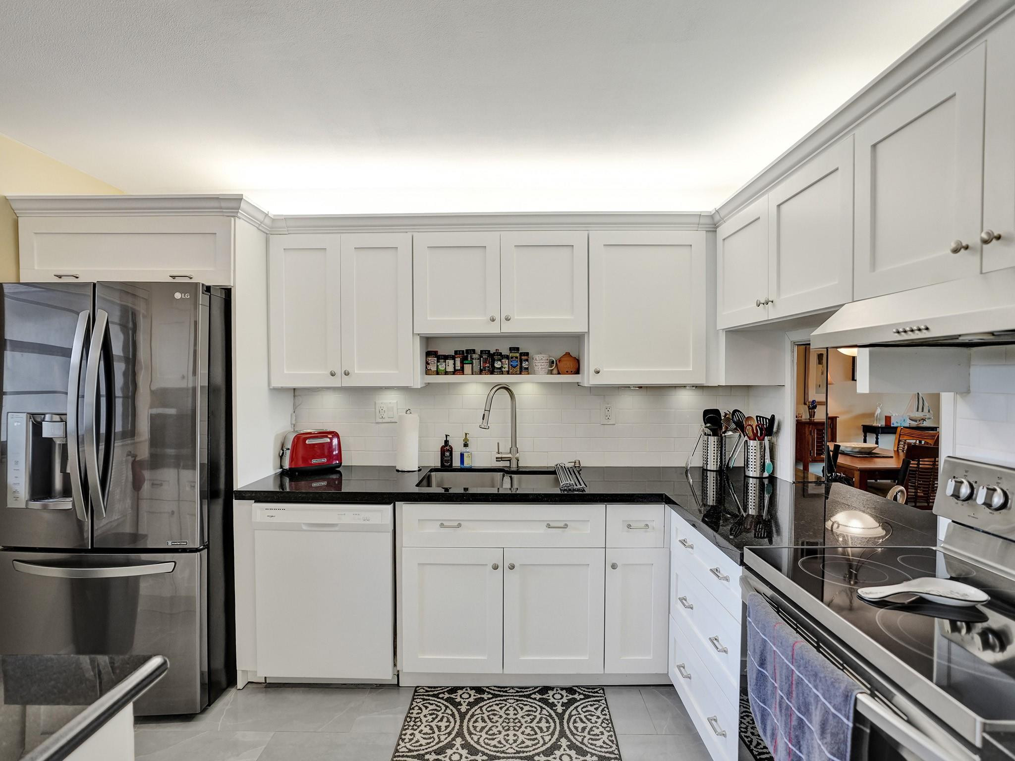 6080 N Sabal Palm Boulevard Unit 305, Tamarac, FL, 33319/$182,900 3 6080 N Sabal Palm Boulevard Unit 305