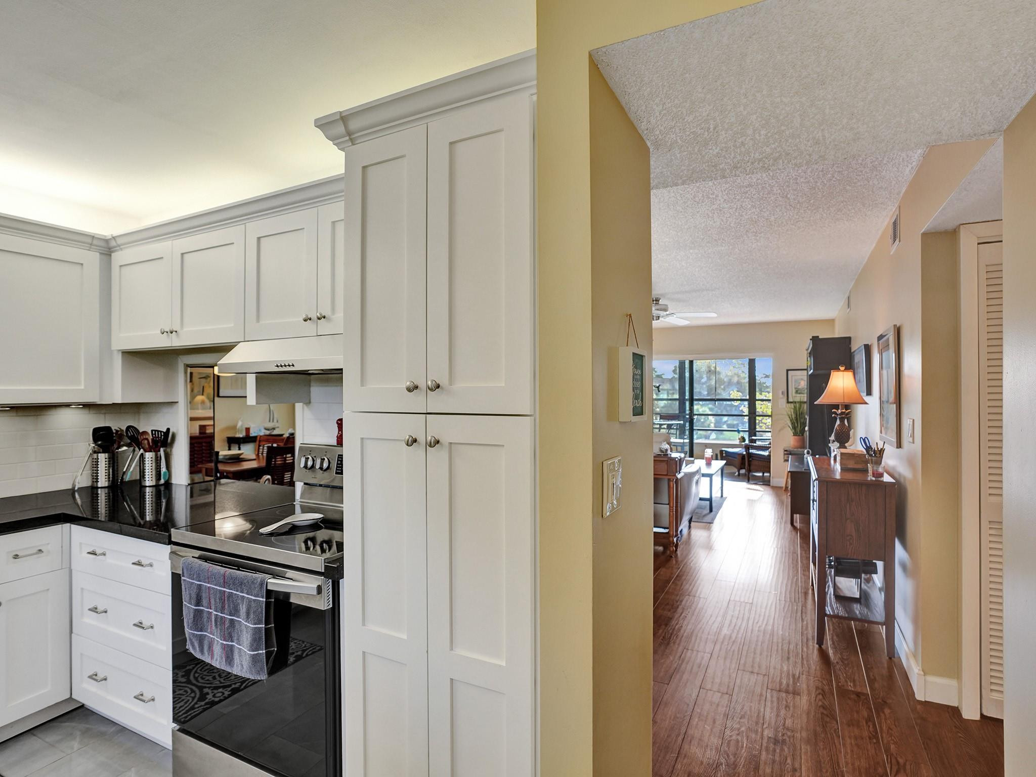 6080 N Sabal Palm Boulevard Unit 305, Tamarac, FL, 33319/$182,900 2 6080 N Sabal Palm Boulevard Unit 305