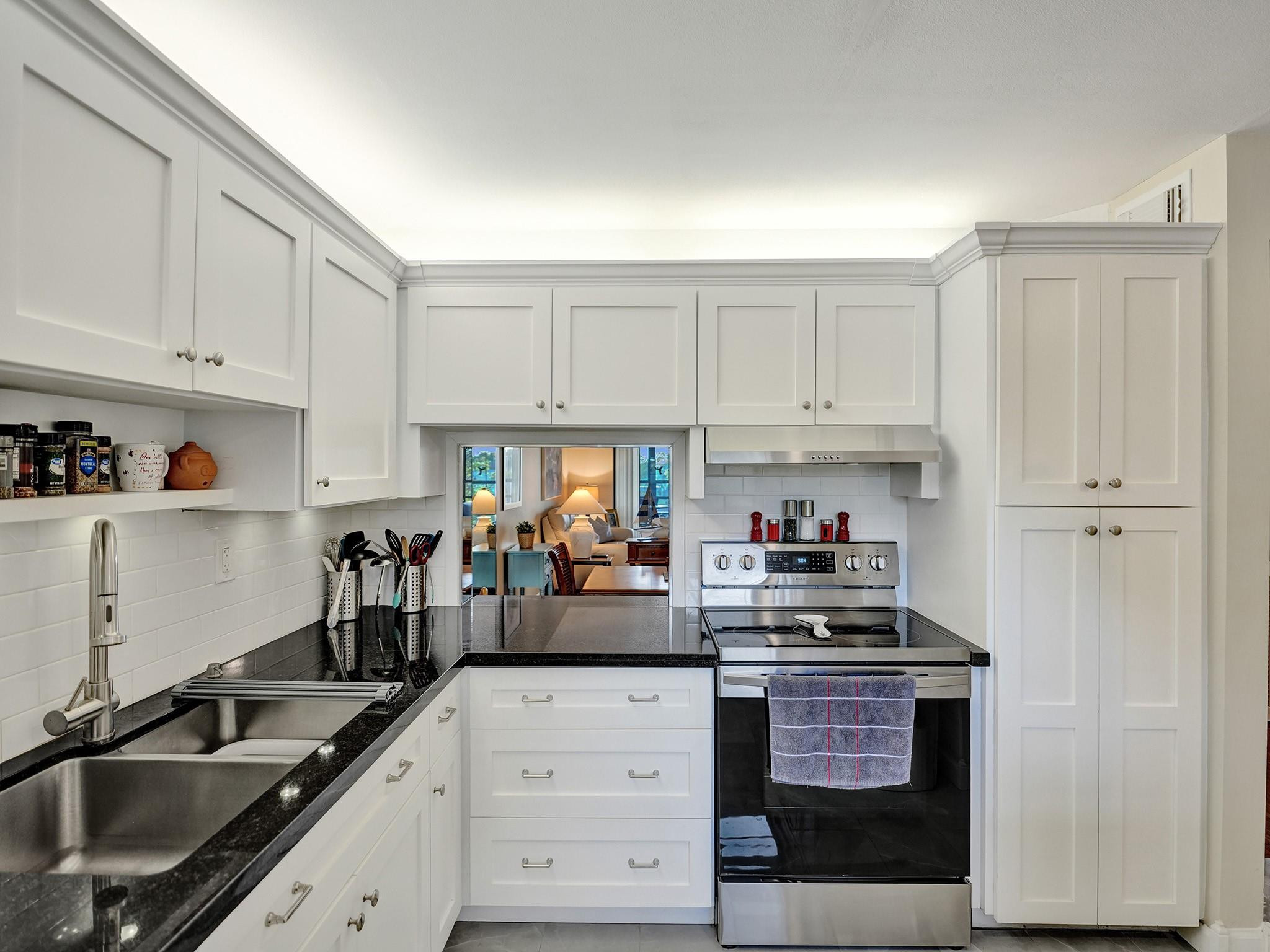 6080 N Sabal Palm Boulevard Unit 305, Tamarac, FL, 33319/$182,900 4 6080 N Sabal Palm Boulevard Unit 305