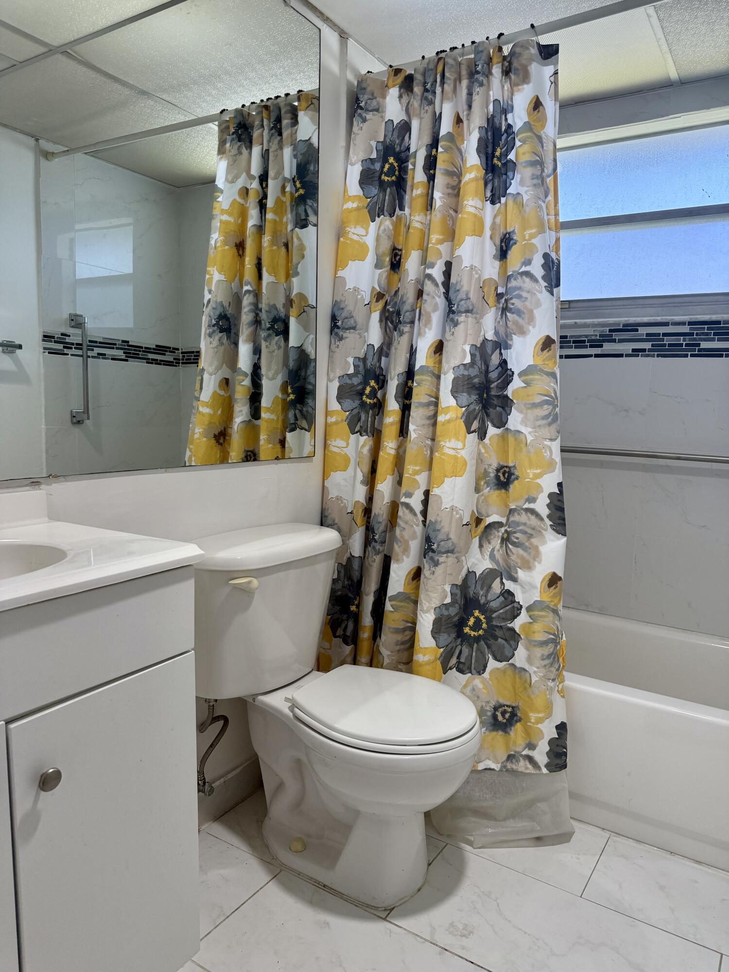 KINGS POINT SAXONY CONDOS - Residential Lease