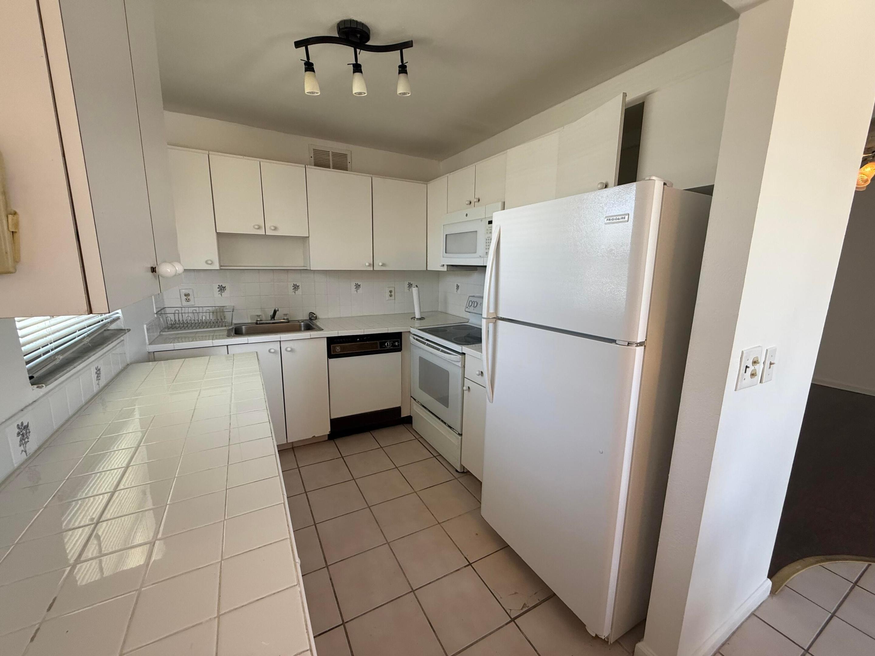 KINGS POINT SAXONY CONDOS - Residential Lease