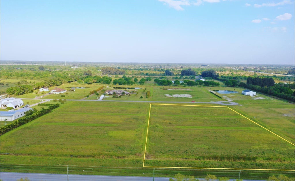 Photo of 605 65th Avenue, Vero Beach, FL 32968 (MLS # F10492878)