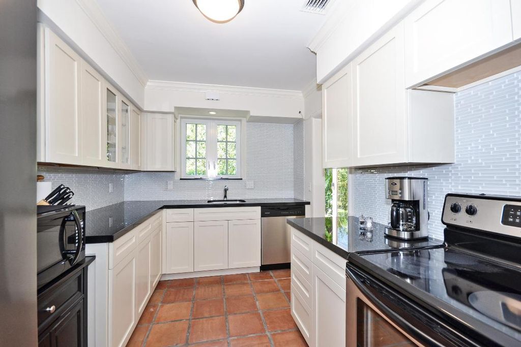 Photo of 33 East Road, Delray Beach, FL 33483 (MLS # R11082050)