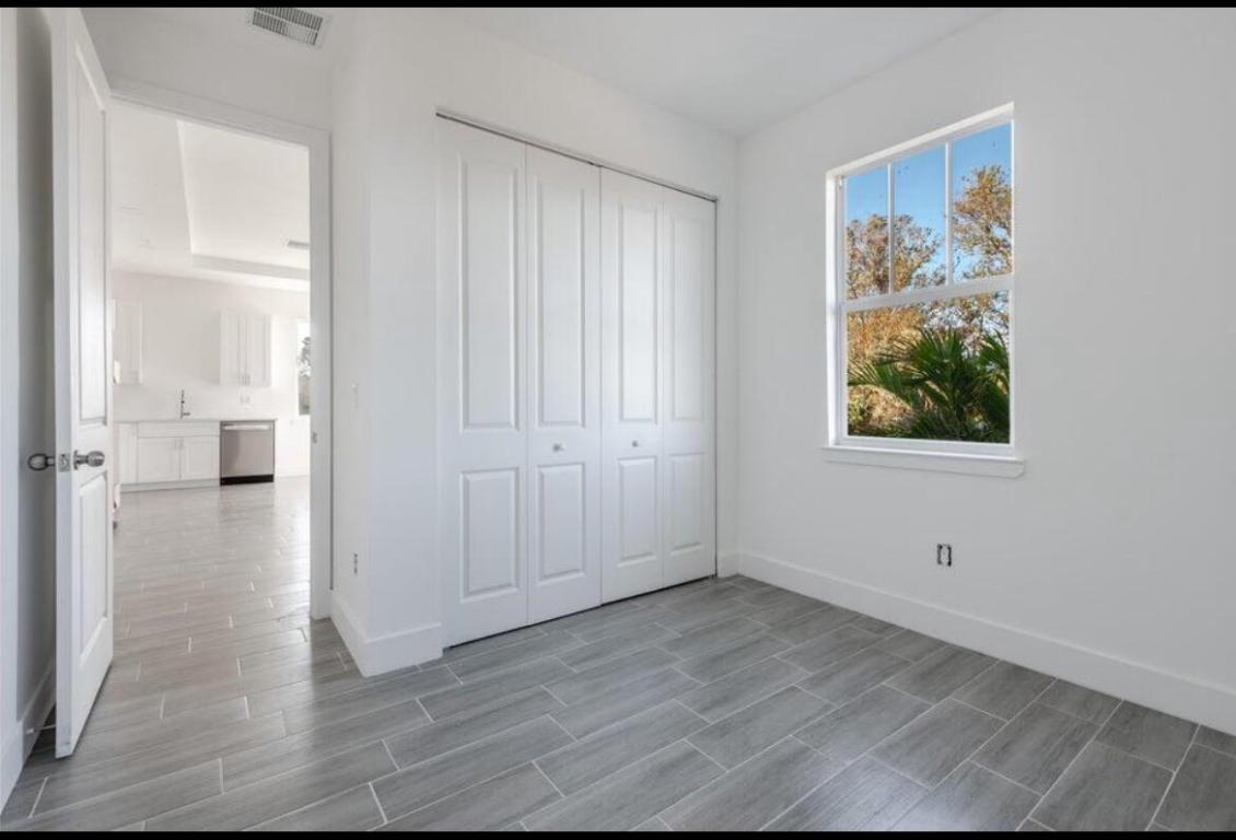 ROTONDA WEST PAKLAND HILLS - Residential