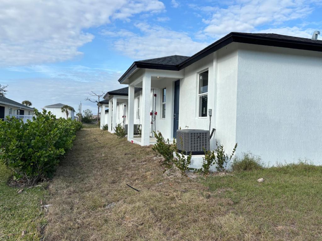 ROTONDA WEST PAKLAND HILLS - Residential