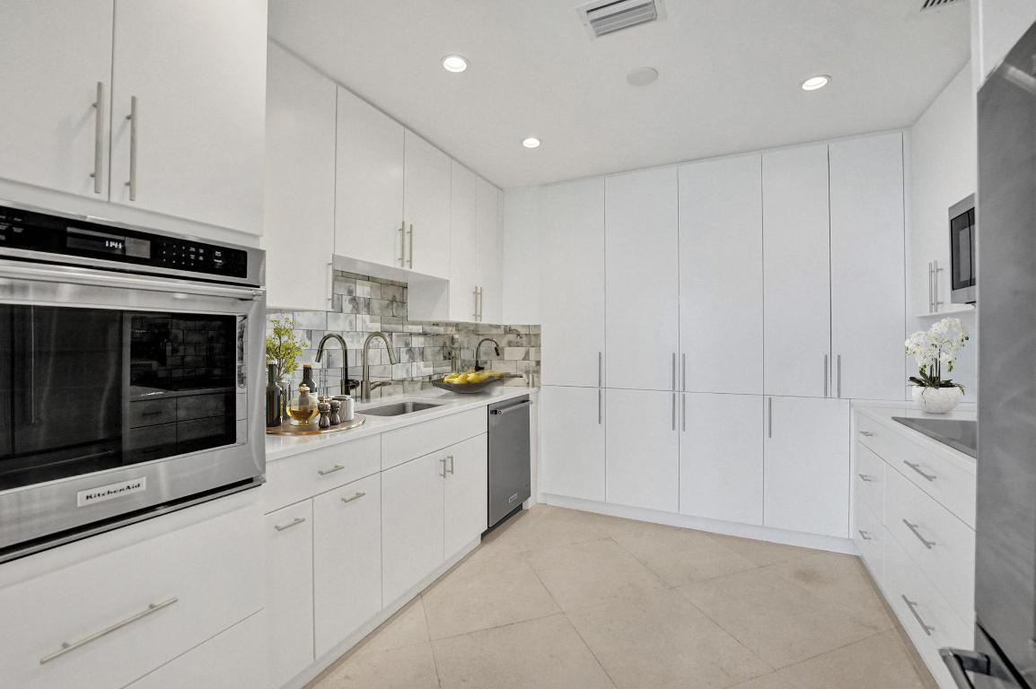 44 Cocoanut Row 315a/316a