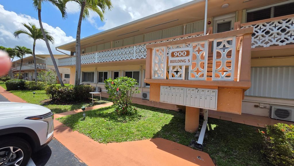 Photo of 900 SW 10th Terrace #2s, Hallandale Beach, FL 33009 (MLS # B26014804)