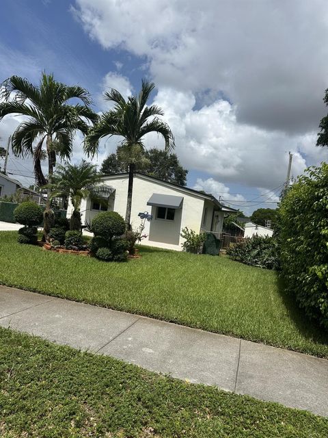 1620 N 71st Ter Hollywood FL 33024