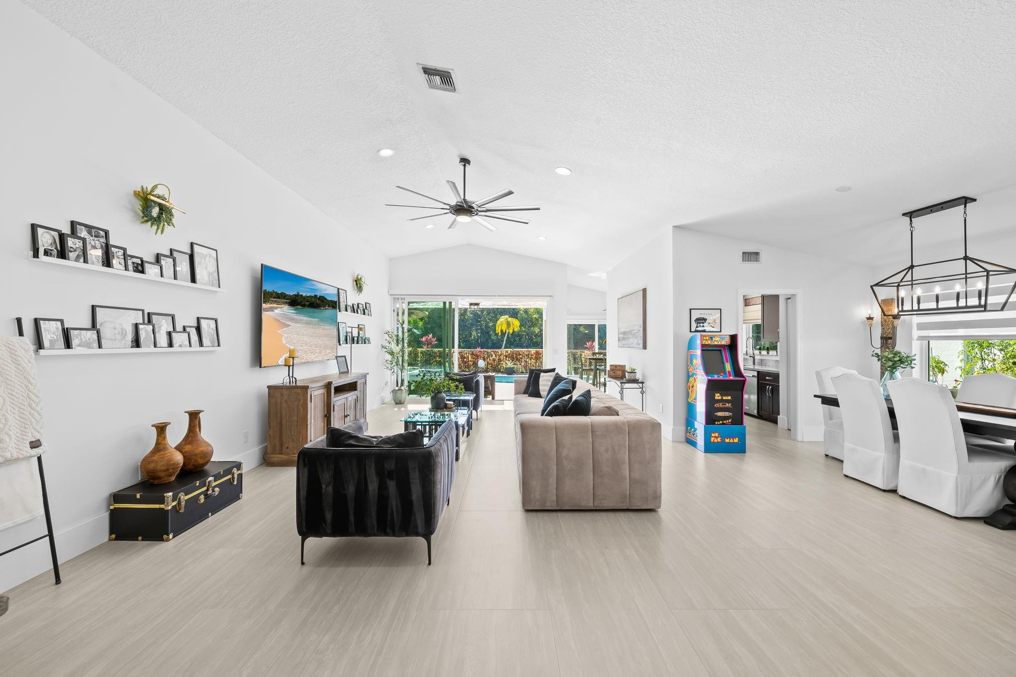 11108 E Clover Leaf Circle