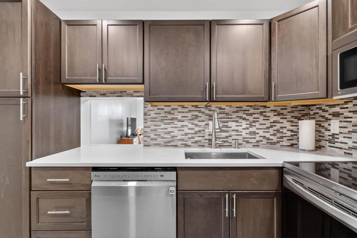 VILLAGE ROYALE ON THE GREEN CONDO - Residential