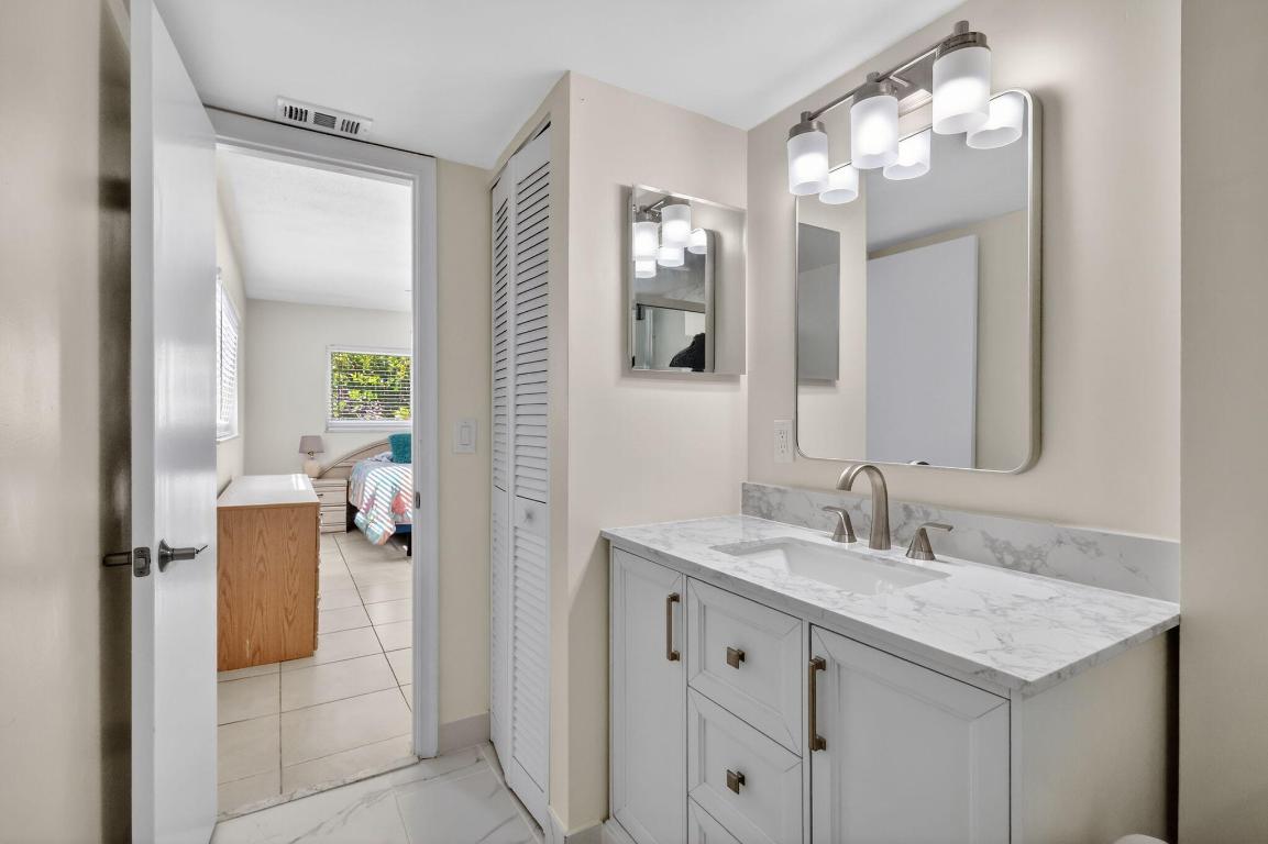 VILLAGE ROYALE ON THE GREEN CONDO - Residential