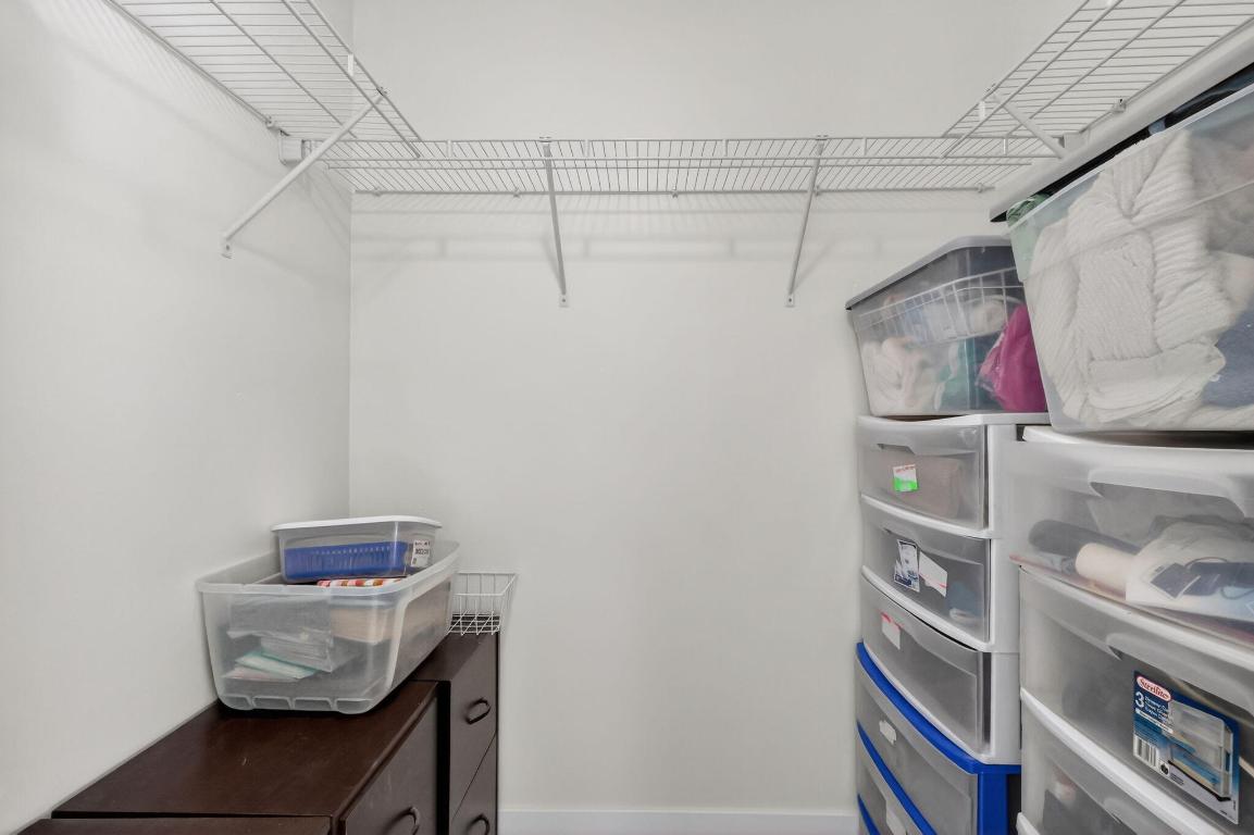 VILLAGE ROYALE ON THE GREEN CONDO - Residential