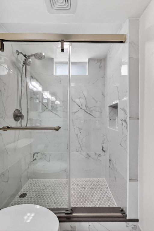 VILLAGE ROYALE ON THE GREEN CONDO - Residential