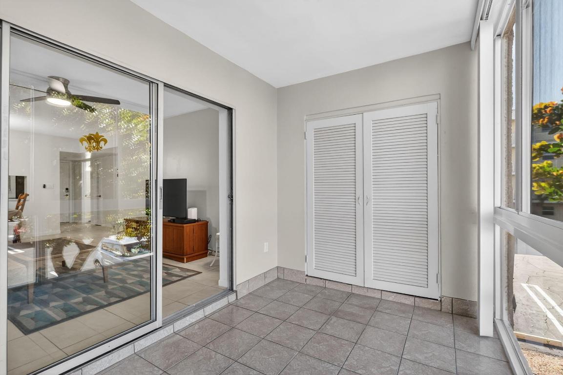 VILLAGE ROYALE ON THE GREEN CONDO - Residential