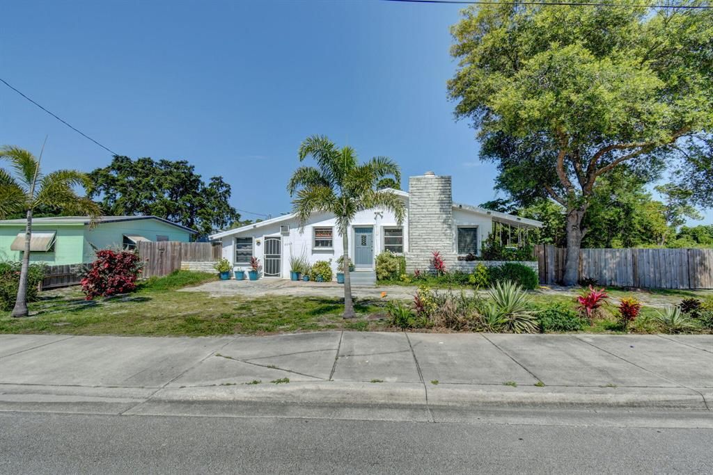 Photo of 3006 N 25th Street, Fort Pierce, FL 34946 (MLS # R10889080)