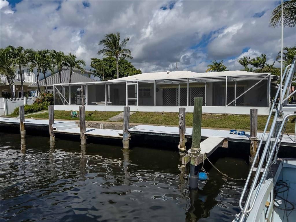 Photo of 718 Shore Dr, Boynton Beach, FL 33435 (MLS # F10307019)