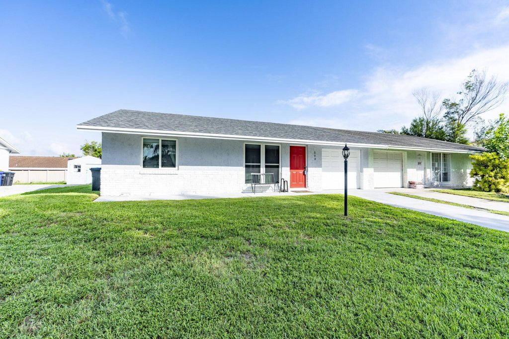 Photo of 103 SE Norfolk Boulevard, Stuart, FL 34997 (MLS # R11129908)