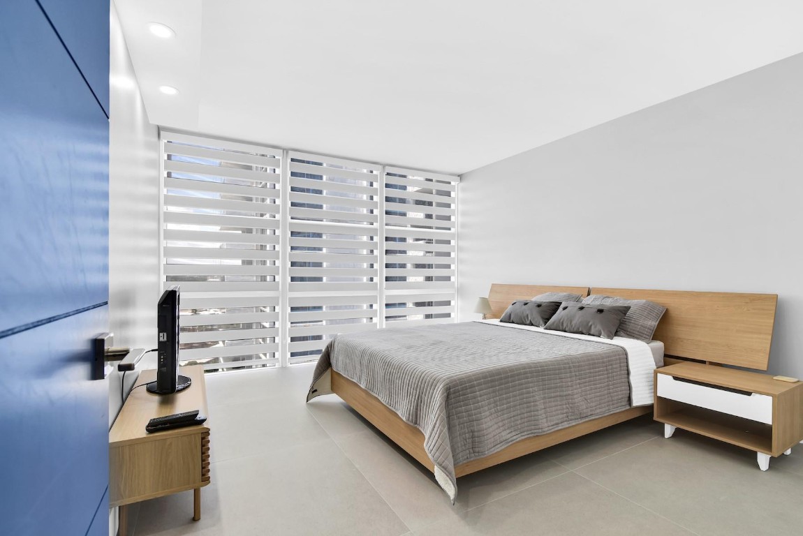 EMBASSY TOWER - Residential Lease