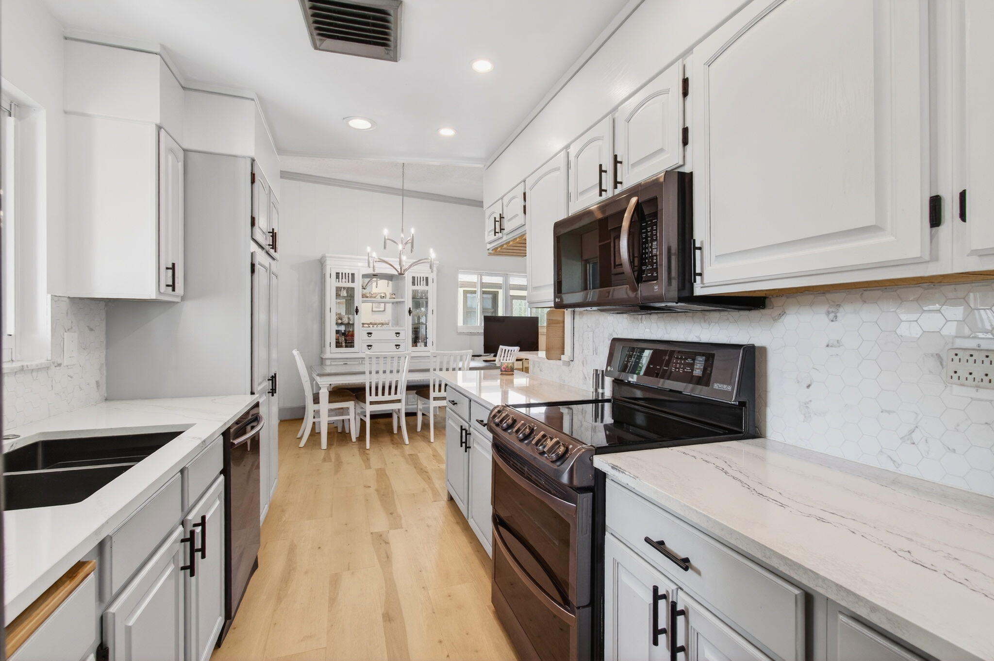 ISLAND ESTATES - Residential