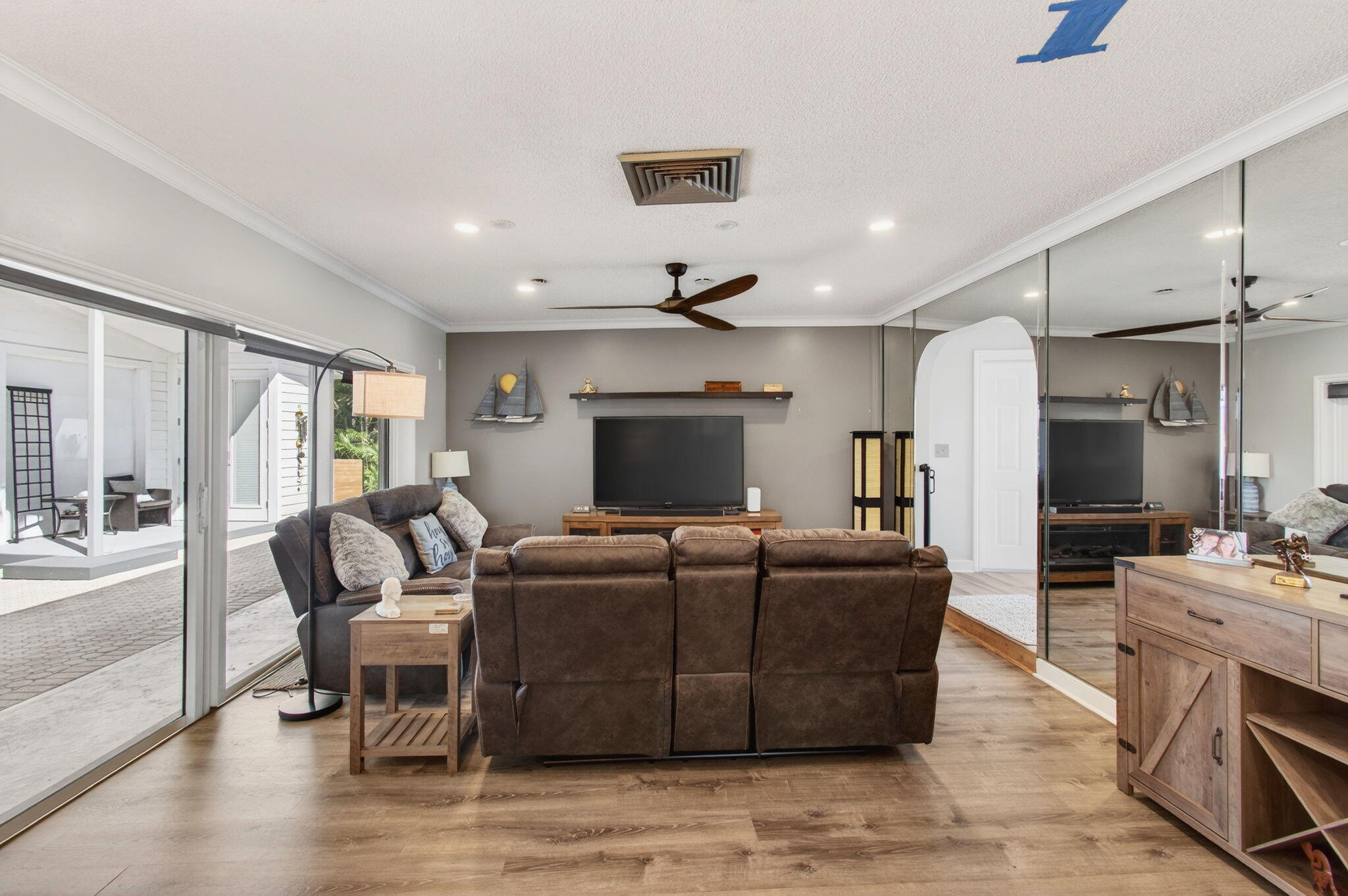 ISLAND ESTATES - Residential