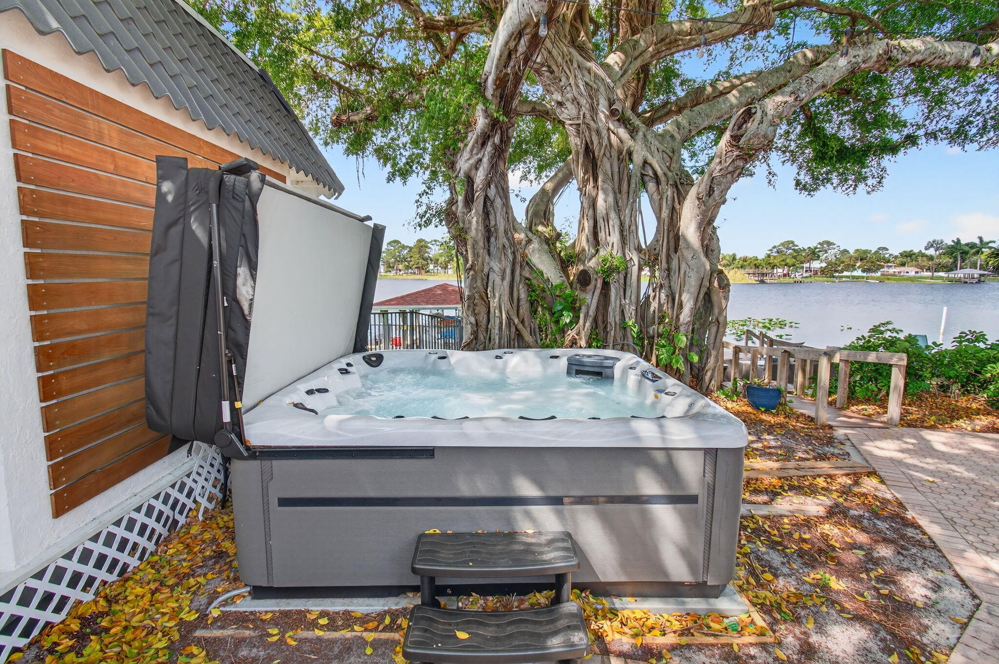 ISLAND ESTATES - Residential