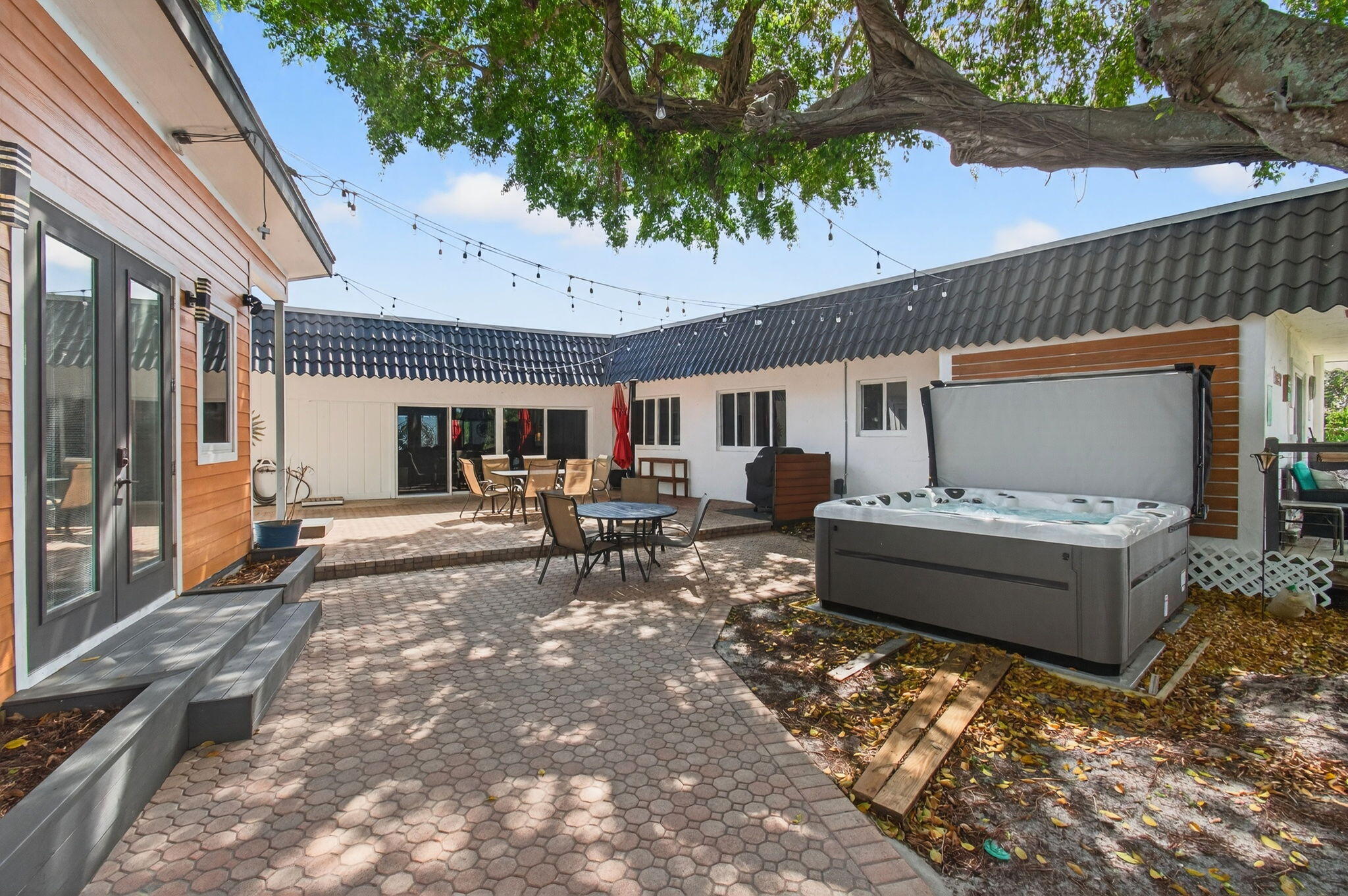 ISLAND ESTATES - Residential