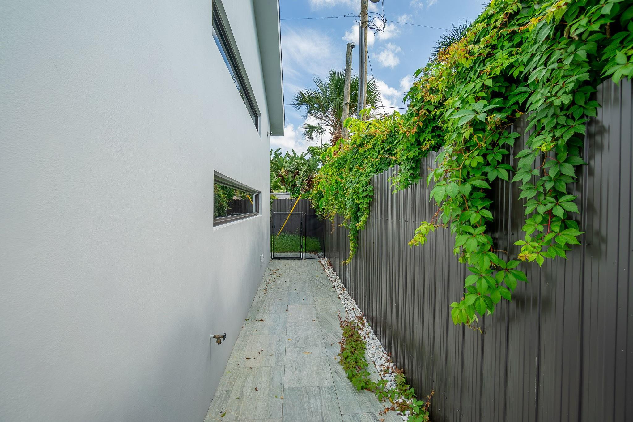 Worth Court 1st Add - Residential