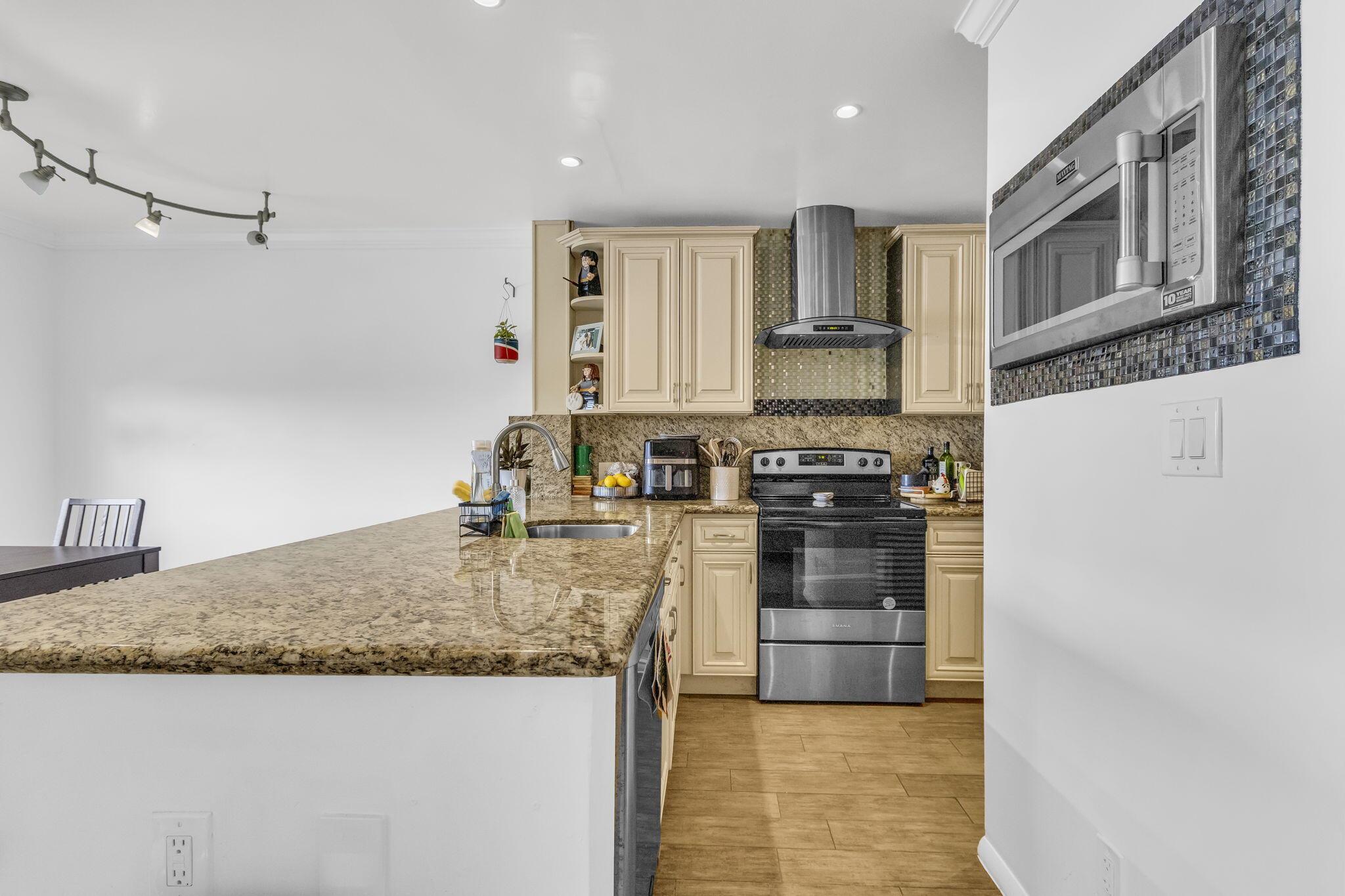 866 NW 92nd Avenue