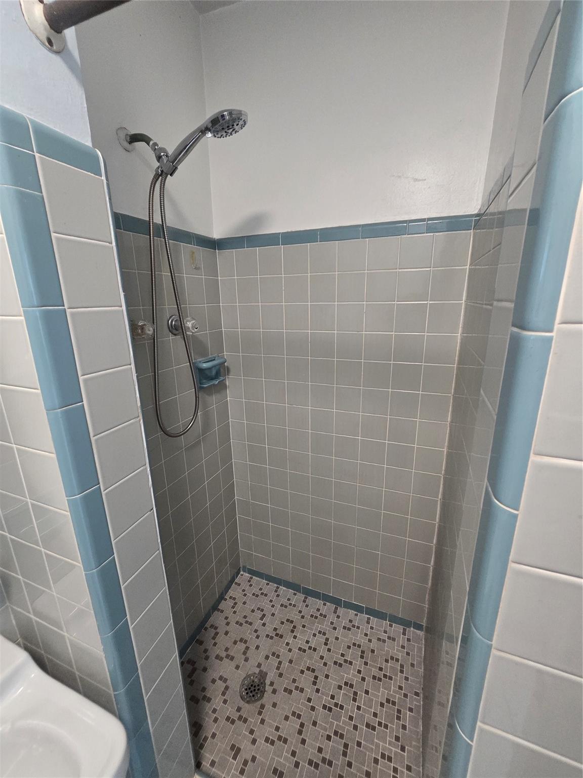 Lauderdale 2-9 D - Residential Lease