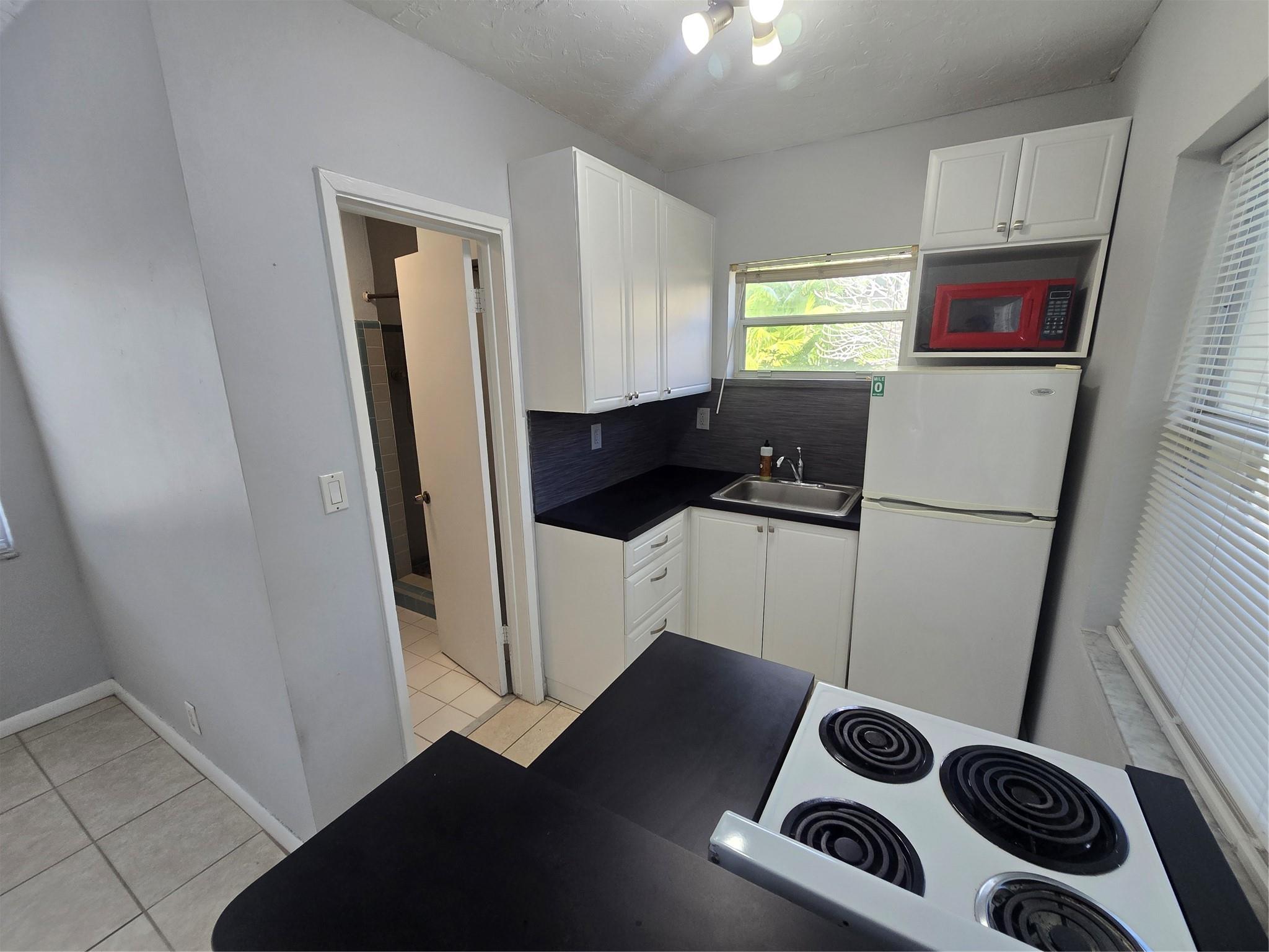 Lauderdale 2-9 D - Residential Lease