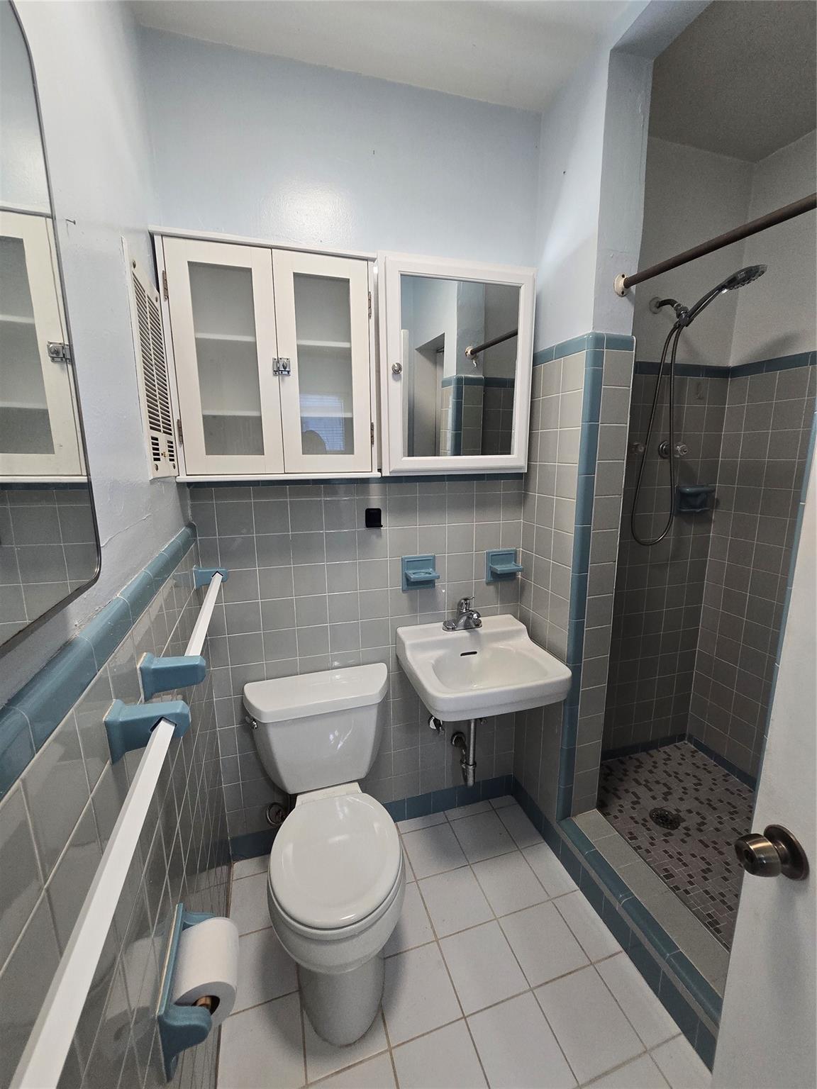 Lauderdale 2-9 D - Residential Lease