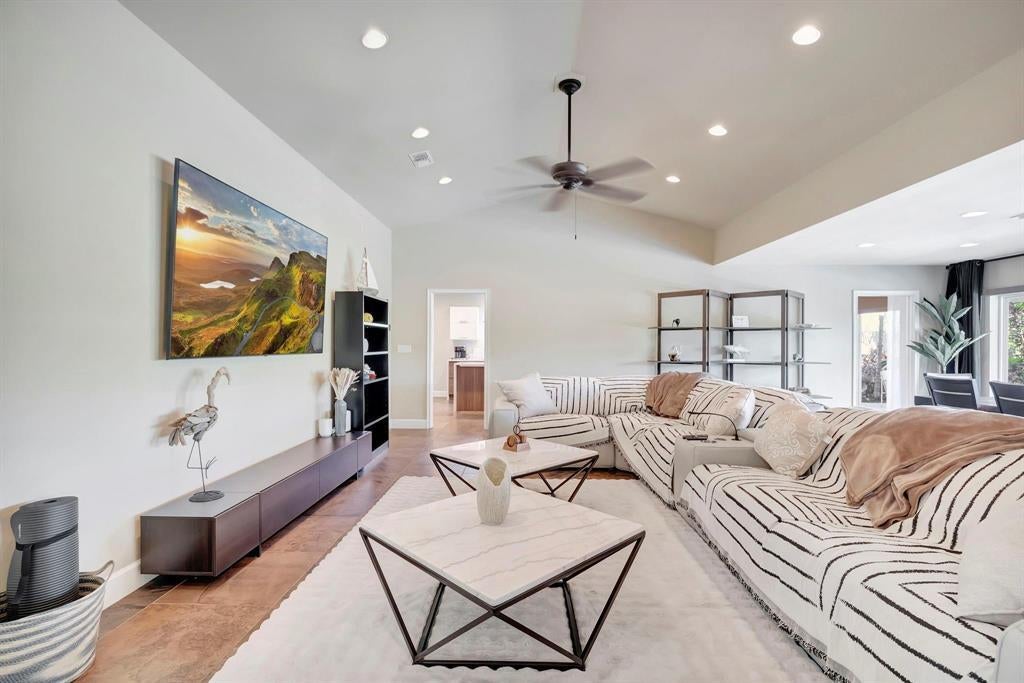 4907 Holly Drive