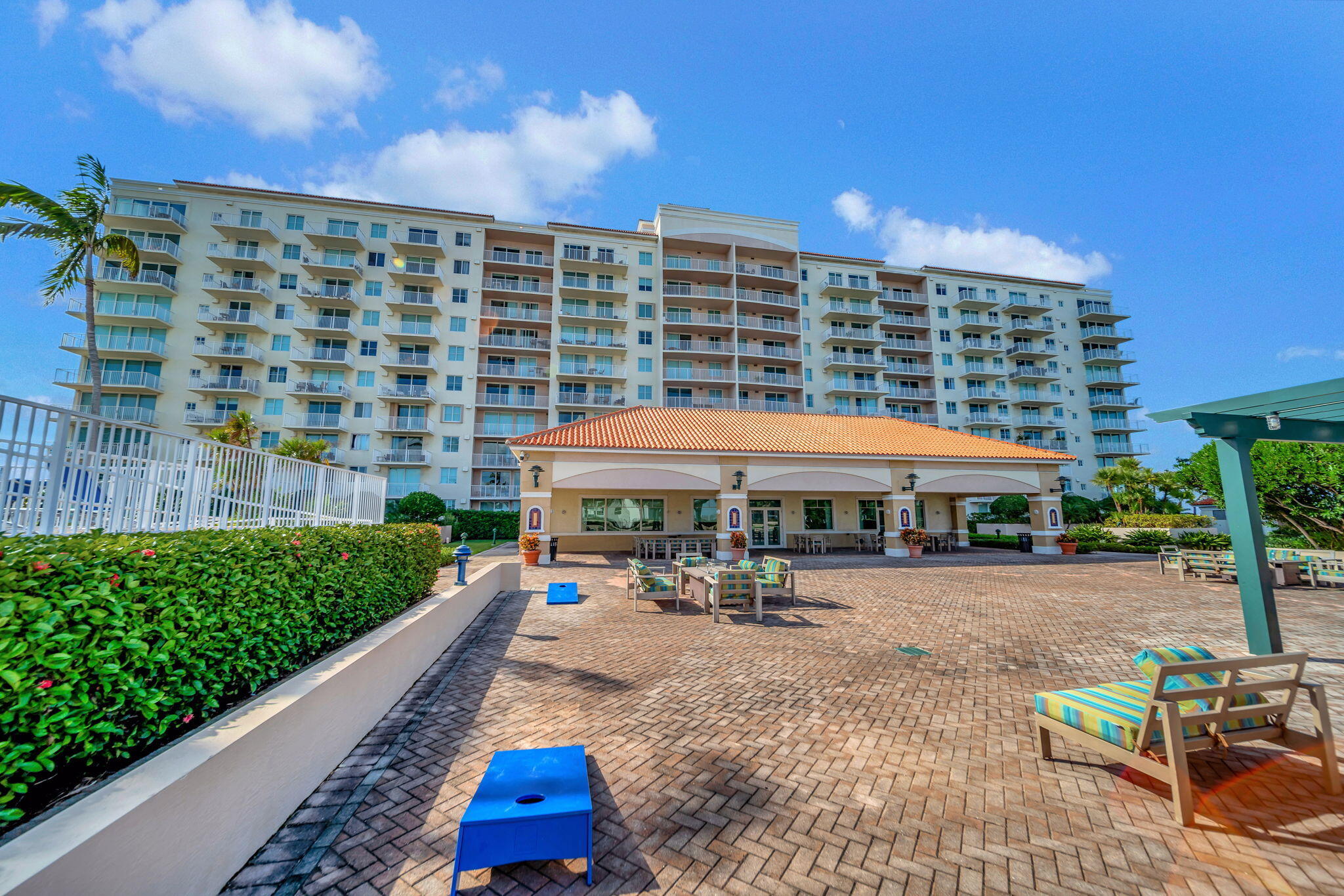 TIDES AT BRIDGESIDE SQUARE - Residential