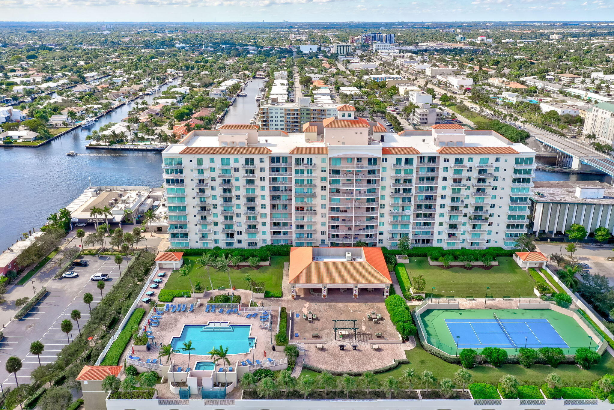 TIDES AT BRIDGESIDE SQUARE - Residential