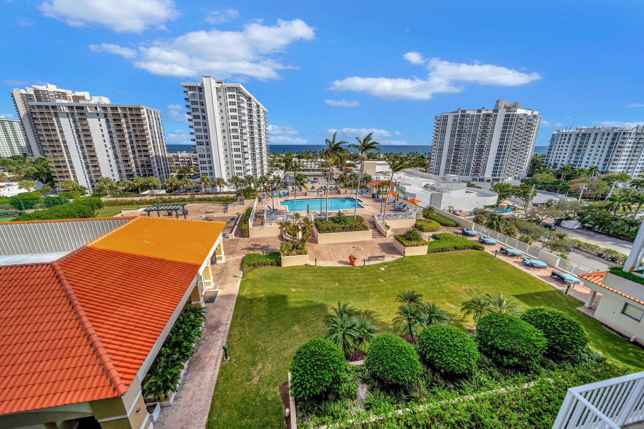 TIDES AT BRIDGESIDE SQUARE - Residential