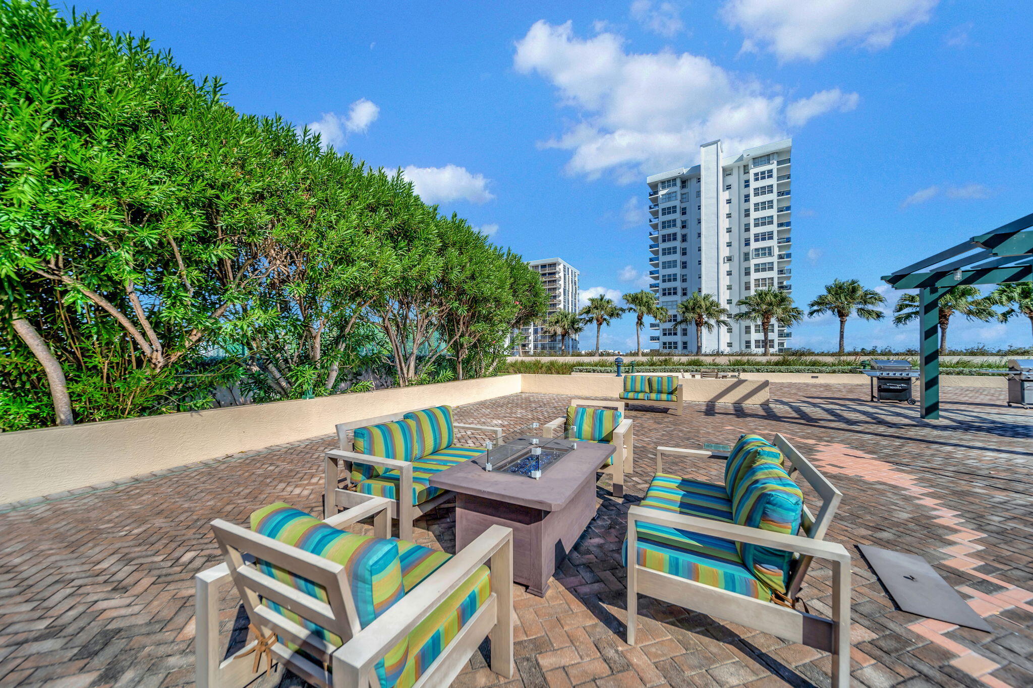 TIDES AT BRIDGESIDE SQUARE - Residential