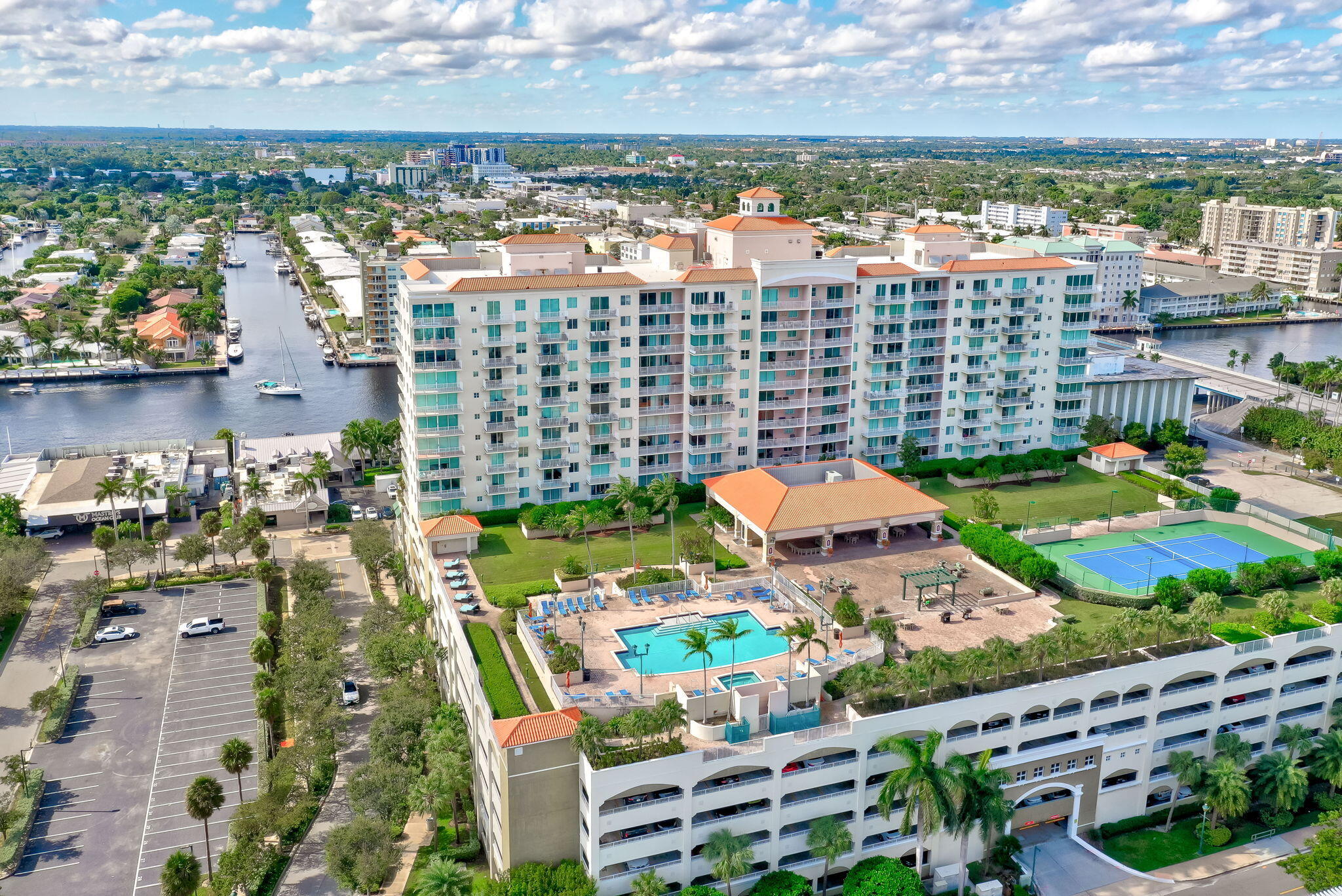 TIDES AT BRIDGESIDE SQUARE - Residential