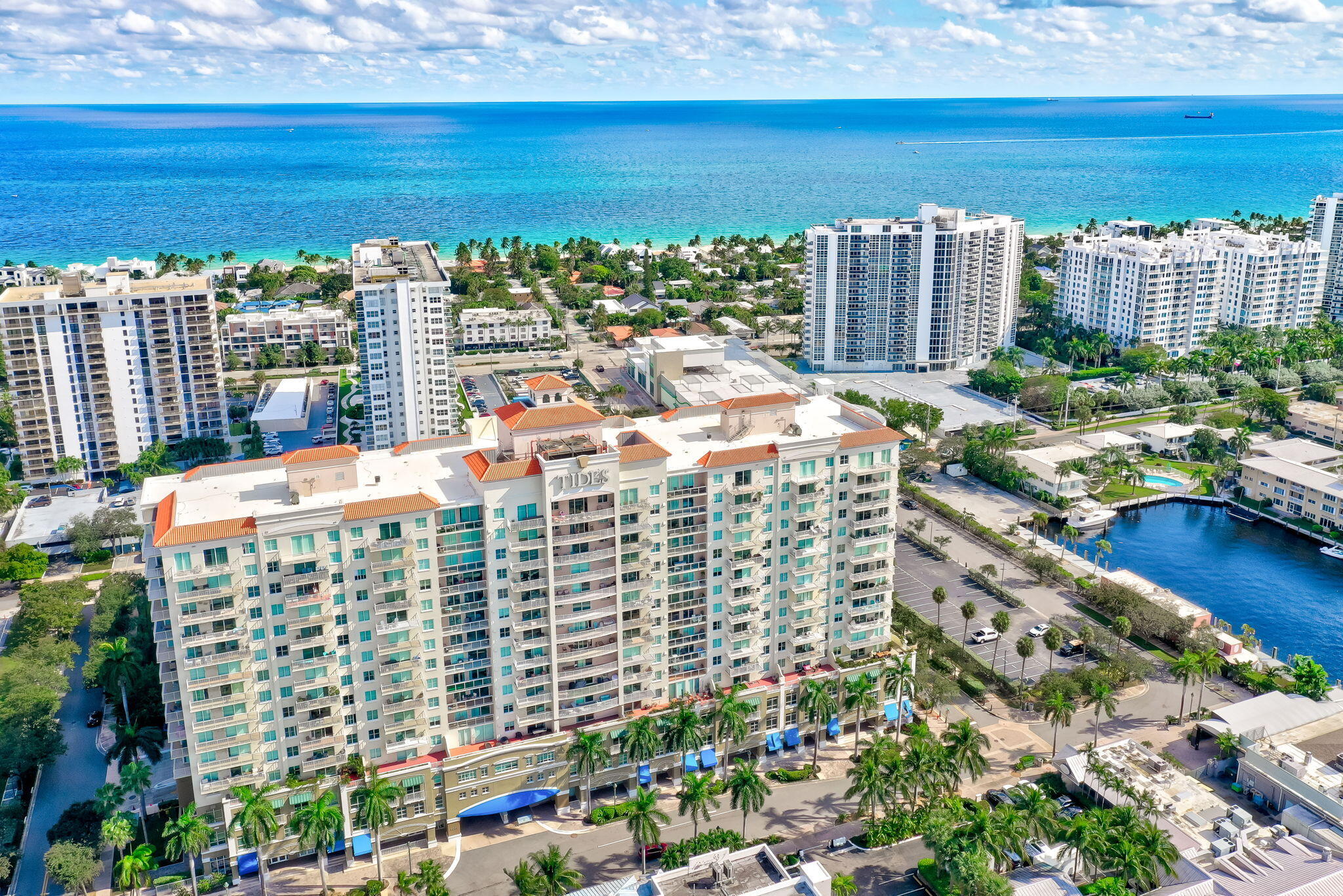 TIDES AT BRIDGESIDE SQUARE - Residential