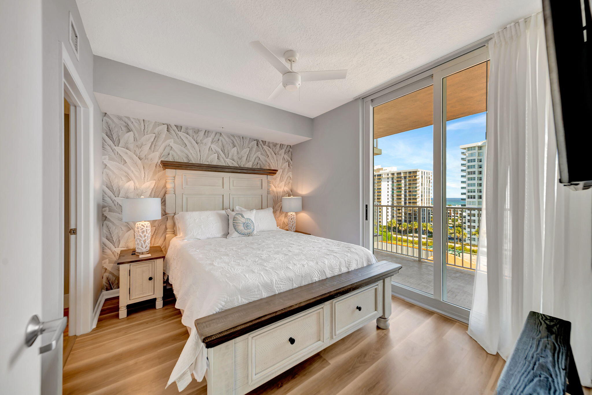 TIDES AT BRIDGESIDE SQUARE - Residential