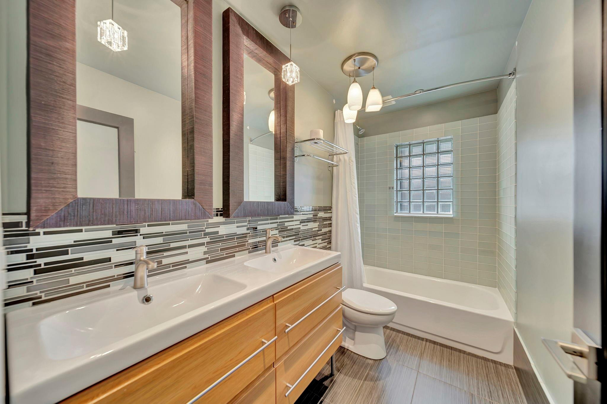 OAKBROOK/HIDDEN HAMMOCKS - Residential