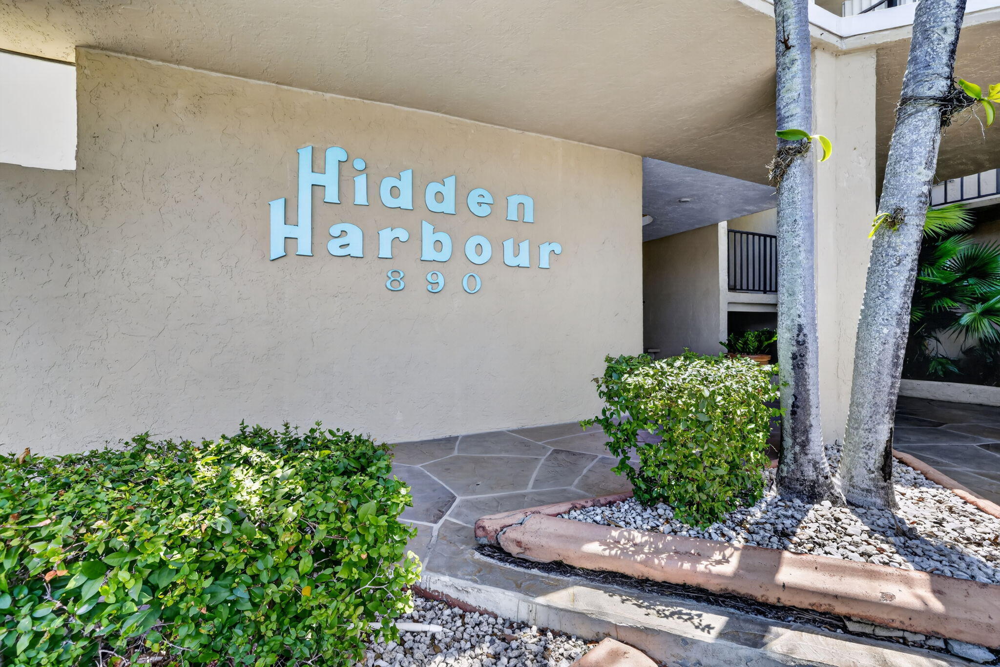 890 N FEDERAL Highway 202