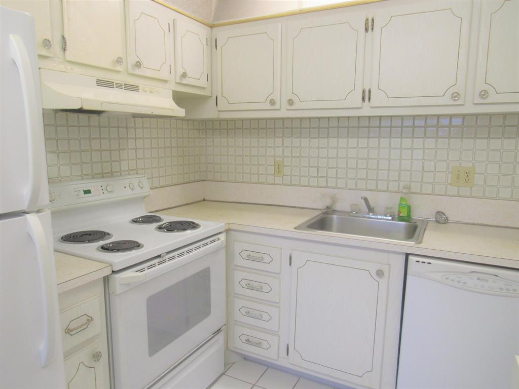 VILLAGE GREEN BUCKINGHAM CONDO - Residential Lease