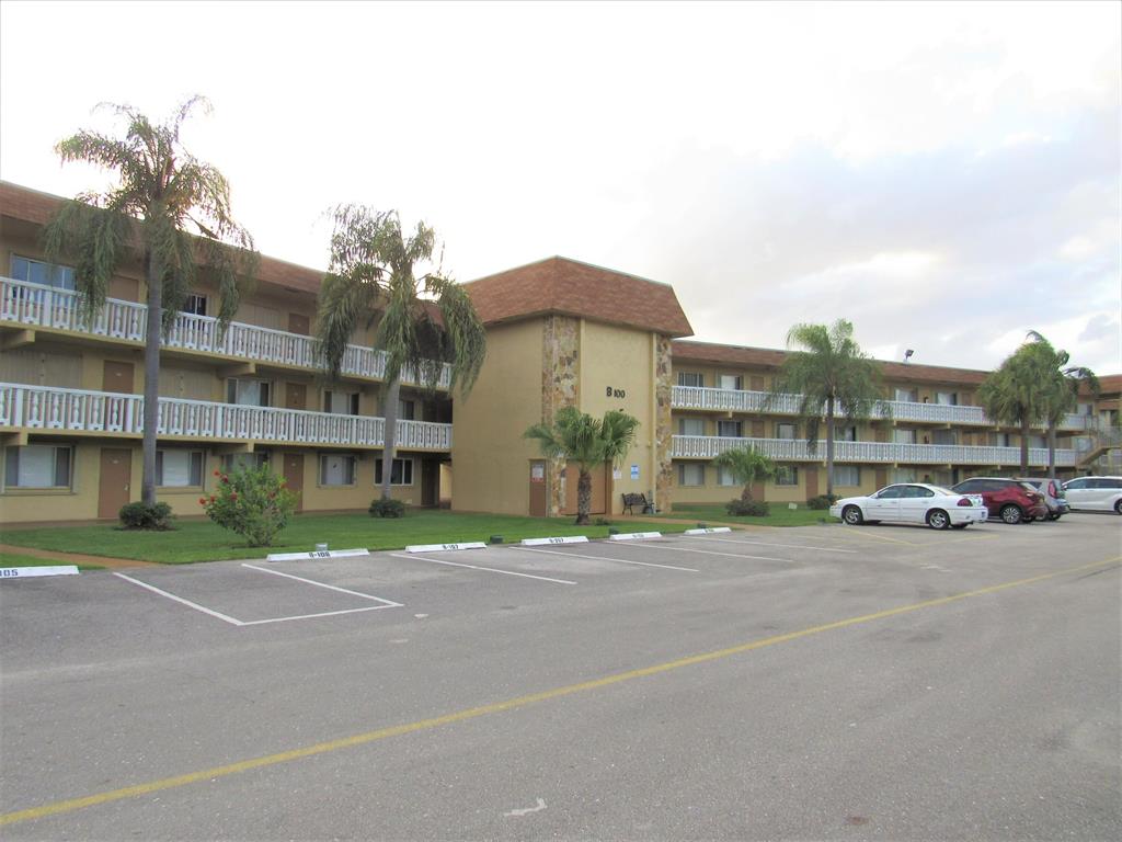 VILLAGE GREEN BUCKINGHAM CONDO - Residential Lease