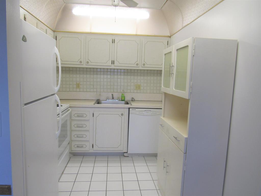 VILLAGE GREEN BUCKINGHAM CONDO - Residential Lease