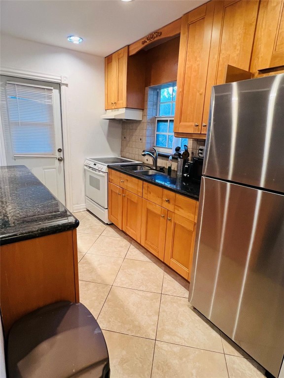 CYPRESS ARMS CONDOMINIUM - Residential Lease