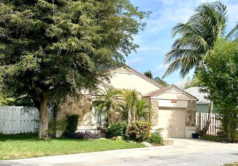 11 Mayfield Way Boynton Beach FL 33426